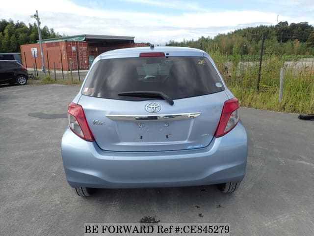 Toyota VITZ — фото 4