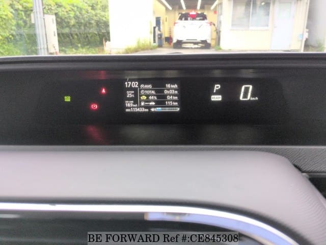 Toyota AQUA HYBRID S — фото 4