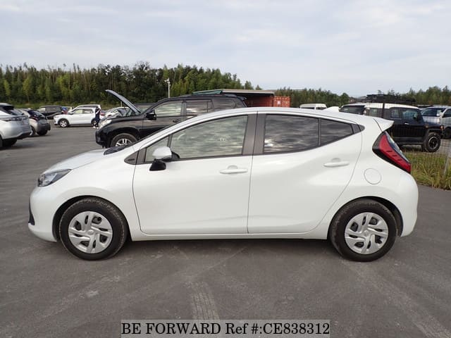 2021 Toyota Aqua, photo 2 of 3