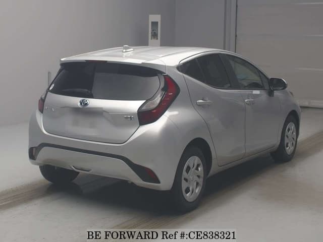 Toyota AQUA HYBRID X — фото 2