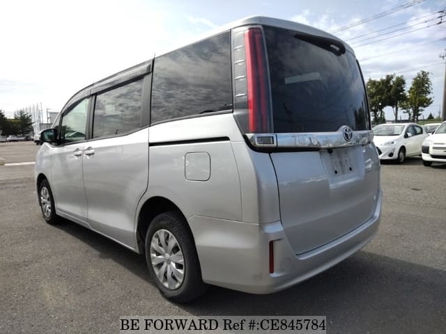 Toyota NOAH — фото 5