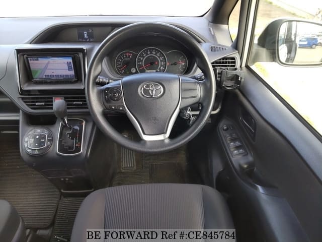 Toyota NOAH — фото 3