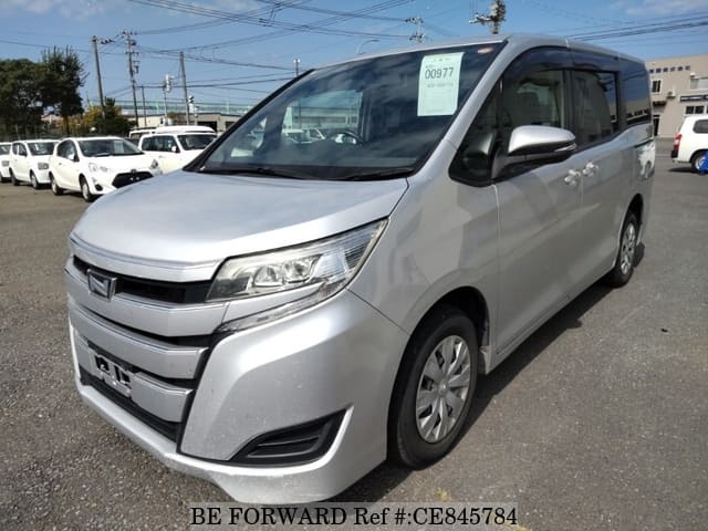 Toyota NOAH — фото 1