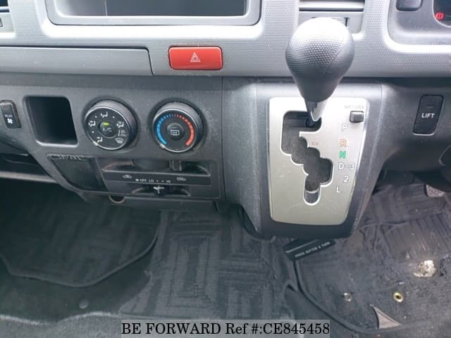 Toyota HIACE VAN — фото 4