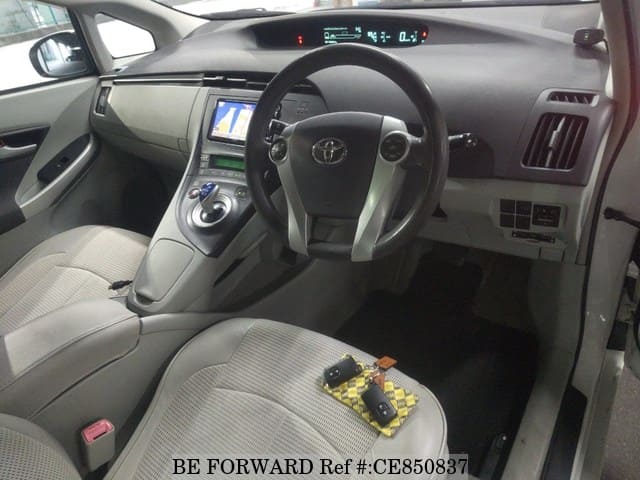 Toyota PRIUS HYBRID S — фото 4