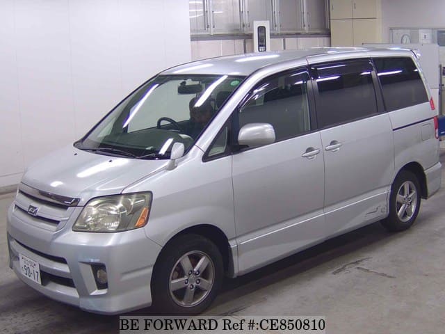 Toyota NOAH S — фото 1