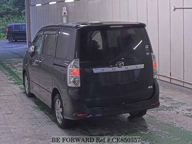 Toyota VOXY ZS KIRAMEKI 2 — фото 2