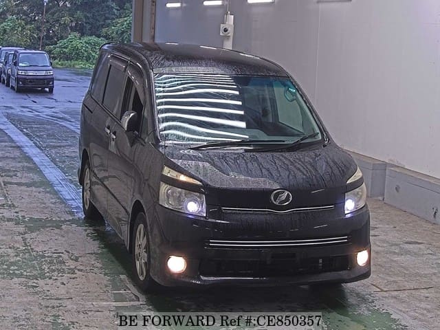 Toyota VOXY ZS KIRAMEKI 2 — фото 1