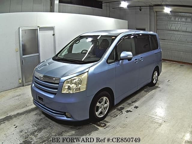 Toyota NOAH X L SELECTION — фото 1