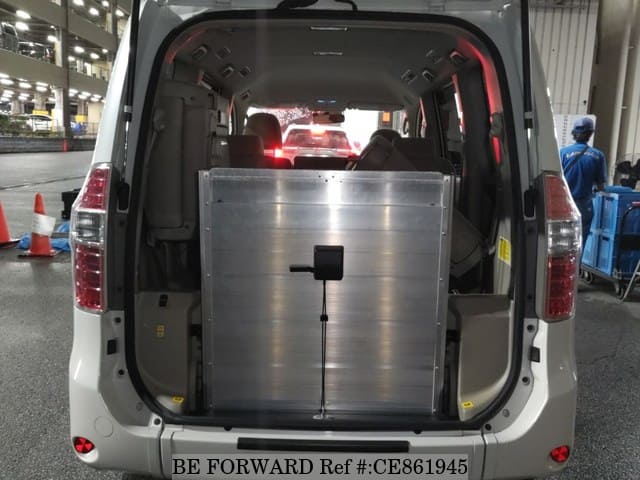 Toyota NOAH TYPE 2 — фото 4
