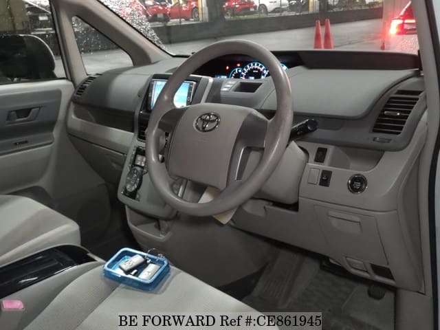 Toyota NOAH TYPE 2 — фото 3
