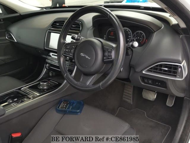 JAGUAR XE XE PURE — фото 3
