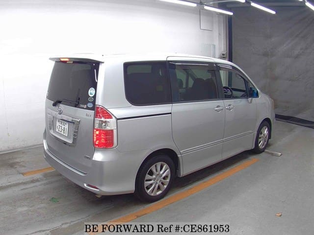 Toyota NOAH SI — фото 2