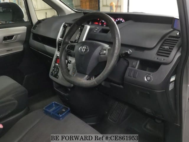 Toyota NOAH SI — фото 3