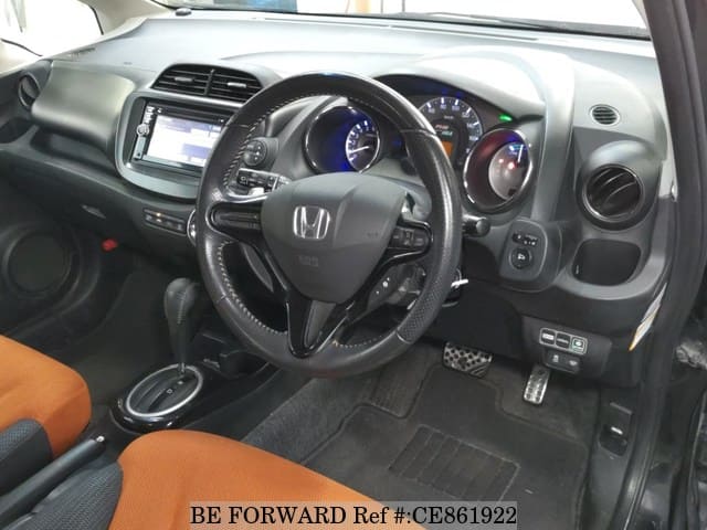 Honda FIT HYBRID RS — фото 3