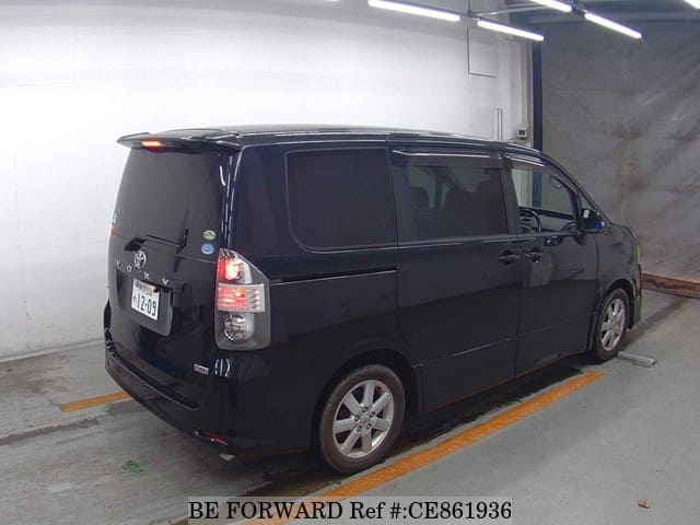 Toyota VOXY ZS — фото 2