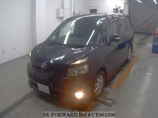 Toyota VOXY ZS — фото 1