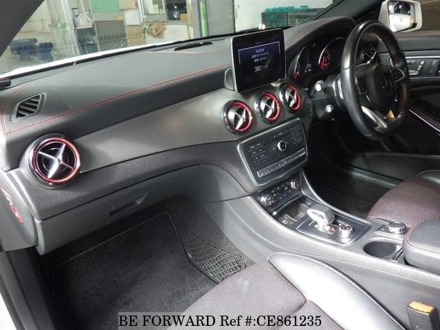 Mercedes-Benz CLA-CLASS CLA45 AMG 4MATIC — фото 3