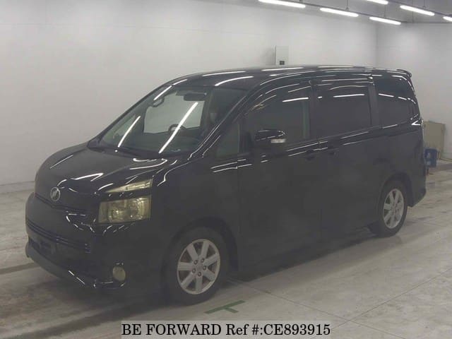 Toyota VOXY Z — фото 1