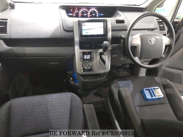 Toyota VOXY Z — фото 4