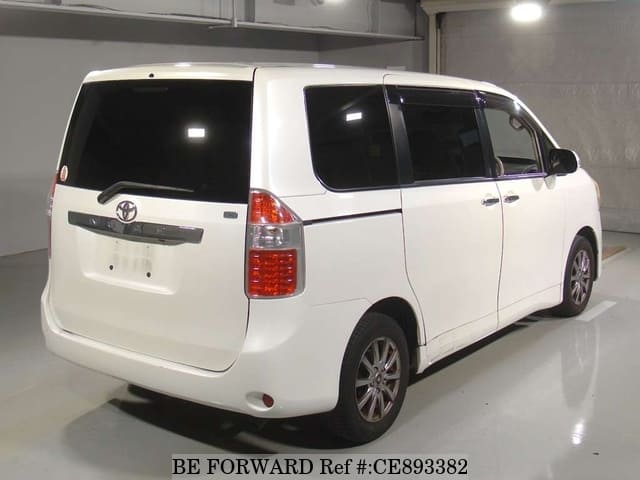 Toyota NOAH — фото 2