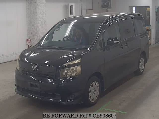 Toyota VOXY X L EDITION — фото 1