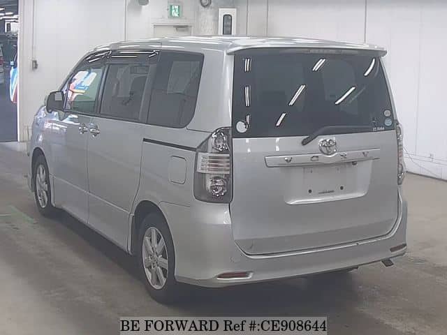 Toyota VOXY Z — фото 3