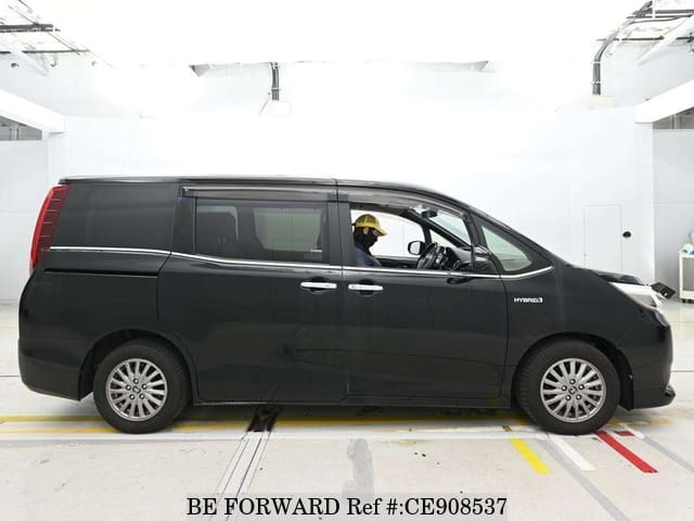 Toyota ESQUIRE HYBRID GI — фото 3