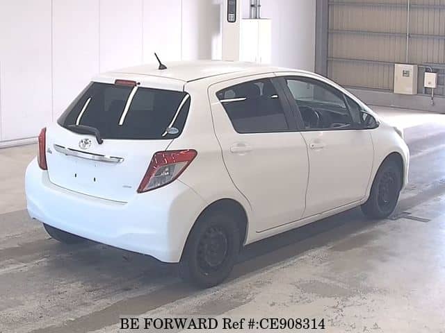 Toyota VITZ F — фото 2
