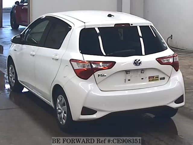 Toyota VITZ HYBRID F — фото 4