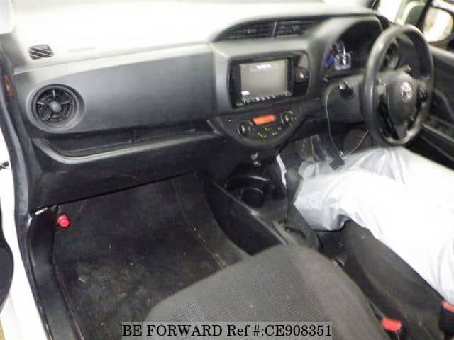 Toyota VITZ HYBRID F — фото 3