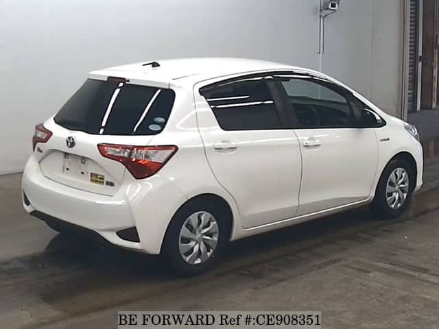 Toyota VITZ HYBRID F — фото 2