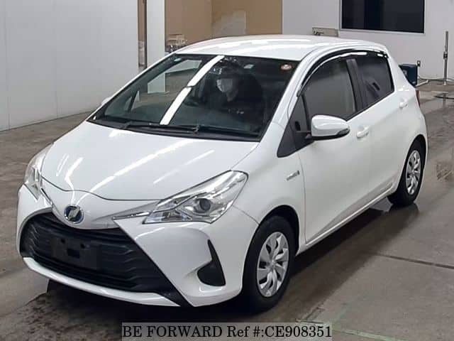 Toyota VITZ HYBRID F — фото 1