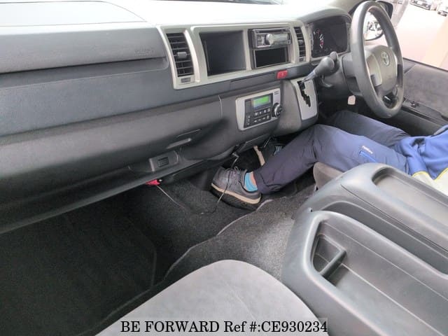 Toyota HIACE WAGON GRAND CABIN — фото 3