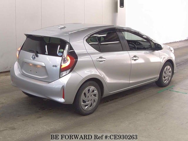 2019 Toyota Aqua, photo 2 of 3