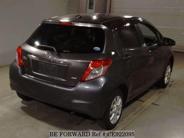 Toyota VITZ F — фото 2