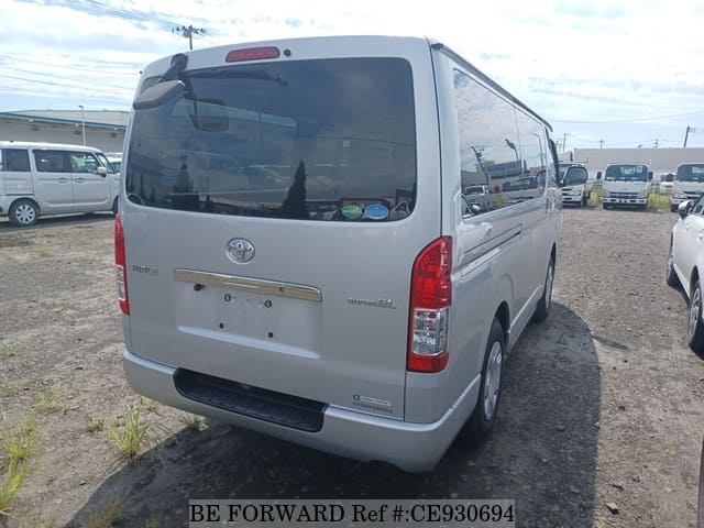 Toyota HIACE VAN — фото 2