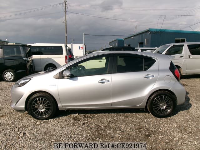 2019 Toyota Aqua, photo 2 of 3