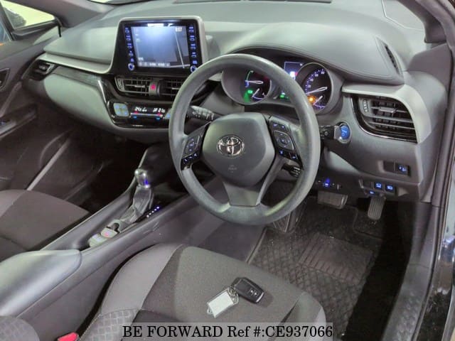 Toyota C-HR HYBRID S — фото 4