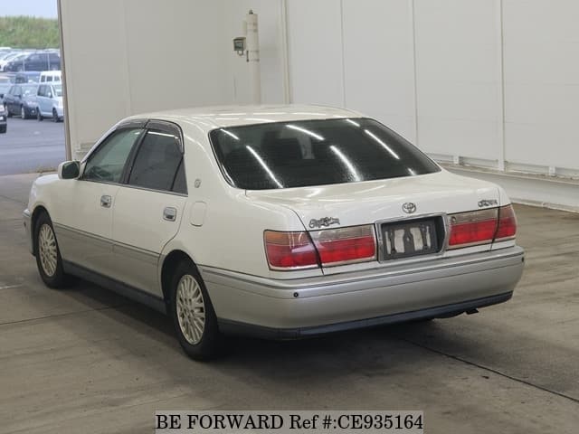 Toyota CROWN ROYAL SALOON — фото 2