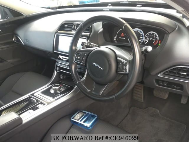 JAGUAR XE XE PURE — фото 3