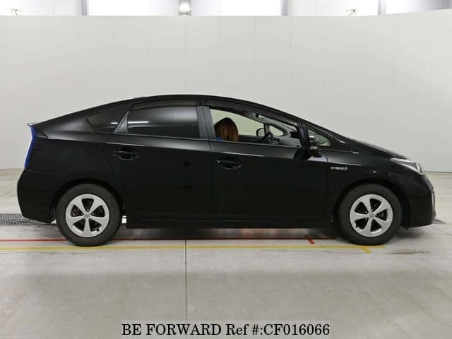 Toyota PRIUS HYBRID S — фото 5