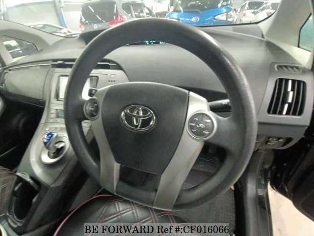 Toyota PRIUS HYBRID S — фото 3