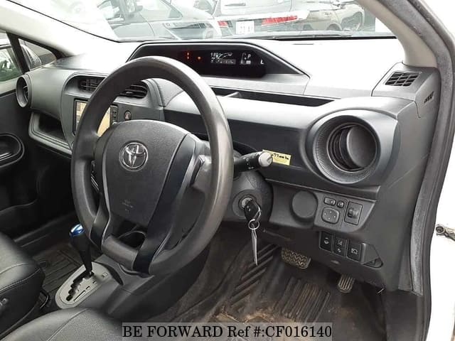 2020 Toyota Aqua, photo 3 of 3