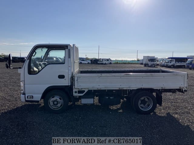 2021 Isuzu Elf, photo 2 of 3
