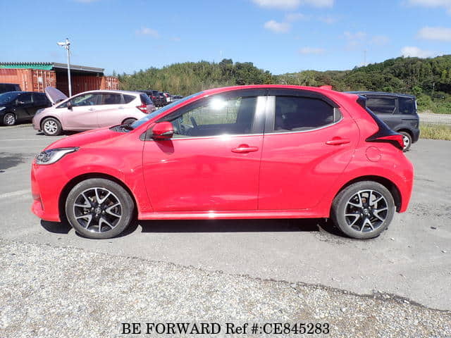 2021 Toyota Yaris, photo 2 of 3