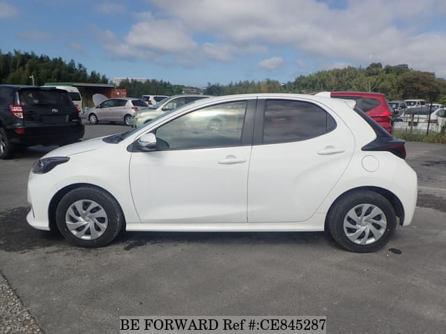 2022 Toyota Yaris, photo 2 of 3