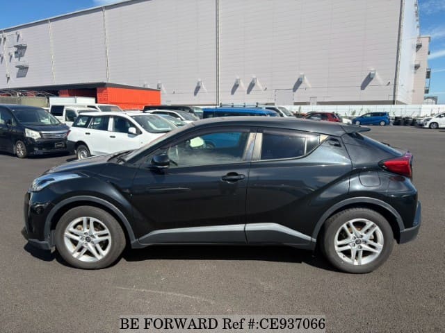 2020 Toyota C-hr, photo 2 of 3