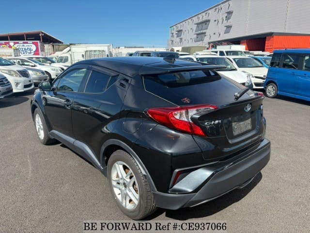 2020 Toyota C-hr, photo 3 of 3
