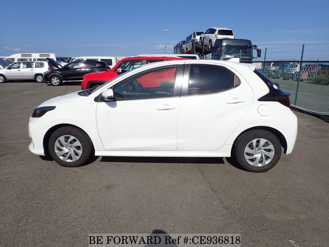 2021 Toyota Yaris, photo 2 of 3